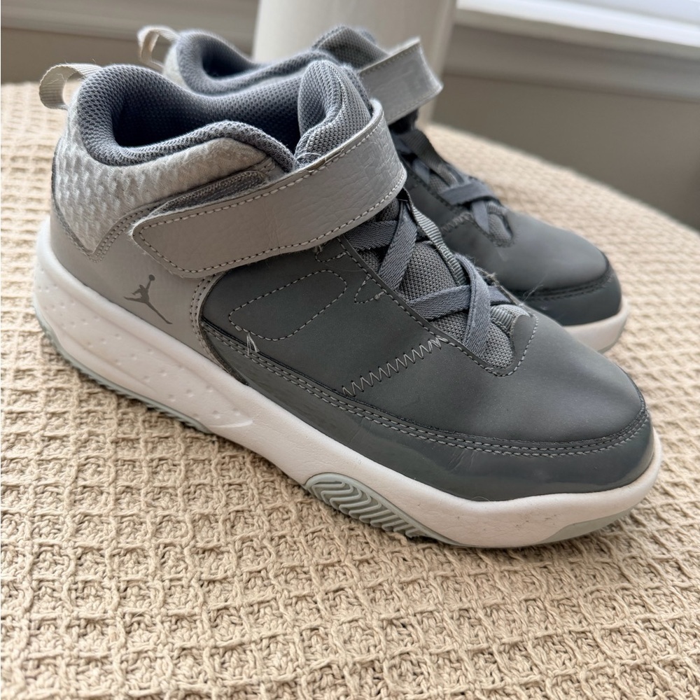 Jordan
Jordan Max Aura Sneakers Wolf Grey/Cool
Grey-White DA8022-005